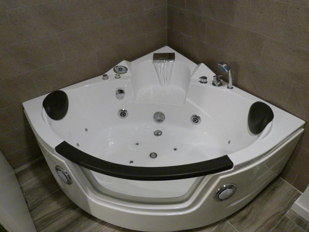 バレンシアIntimo Y Acogedor "Algunos" Con Banera Hidromasajeアパートメント エクステリア 写真