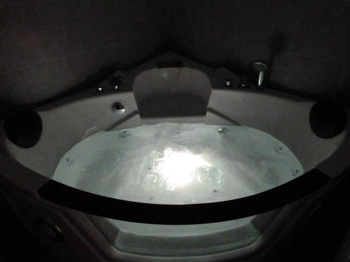 バレンシアIntimo Y Acogedor "Algunos" Con Banera Hidromasajeアパートメント エクステリア 写真
